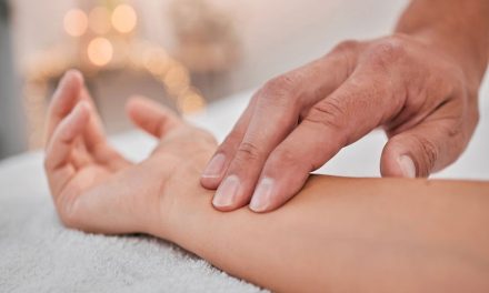 Nature’s Healing Touch: Find Natural Pain Relief with Acupressure and Curcumin