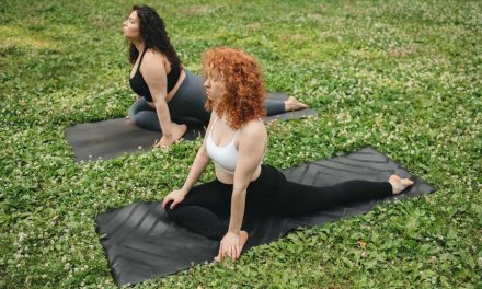 The Benefits of Outdoor Yoga and Meditation